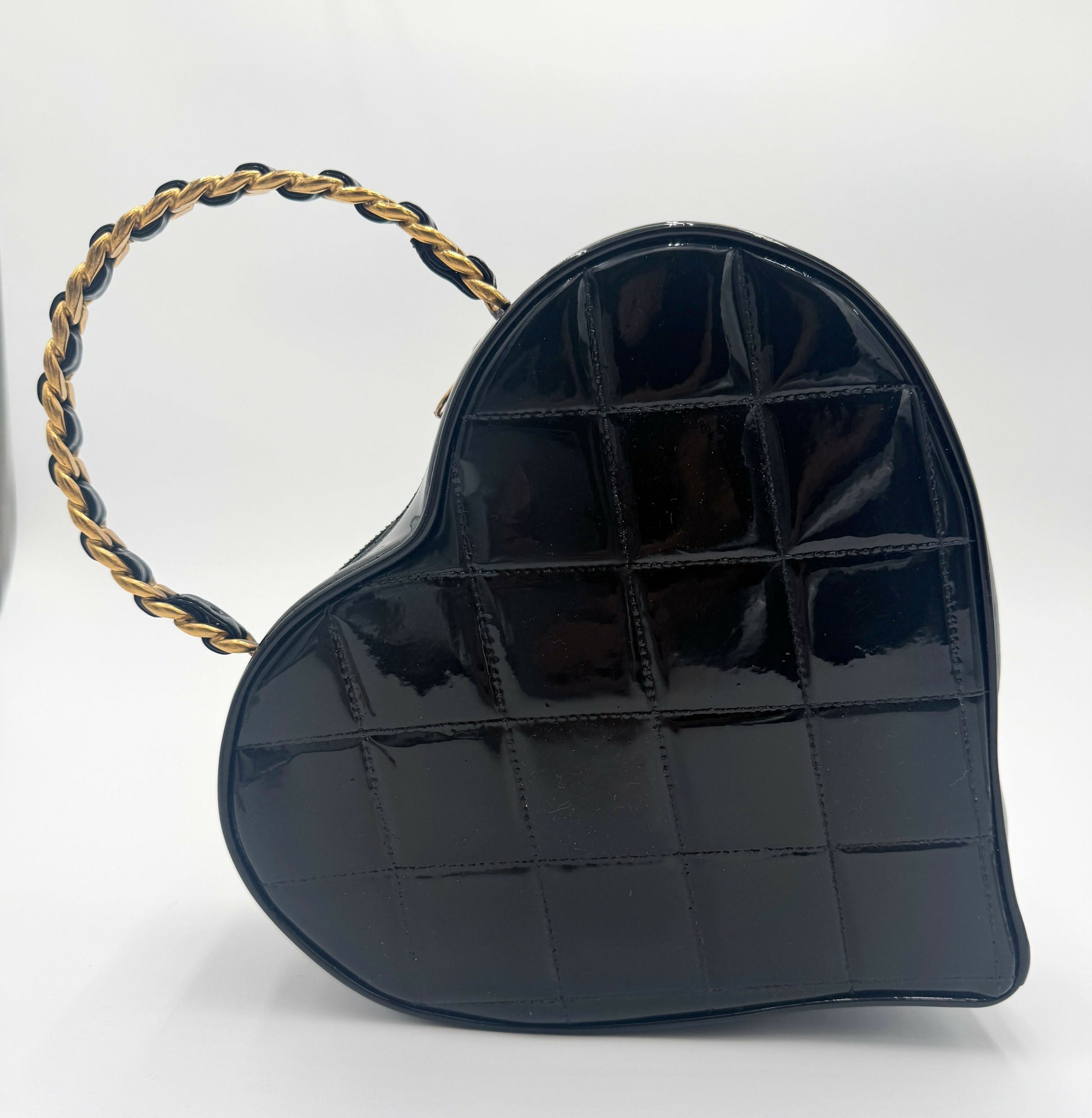 Chanel Chanel 19 Shoulder Bag - Rovelle Bags