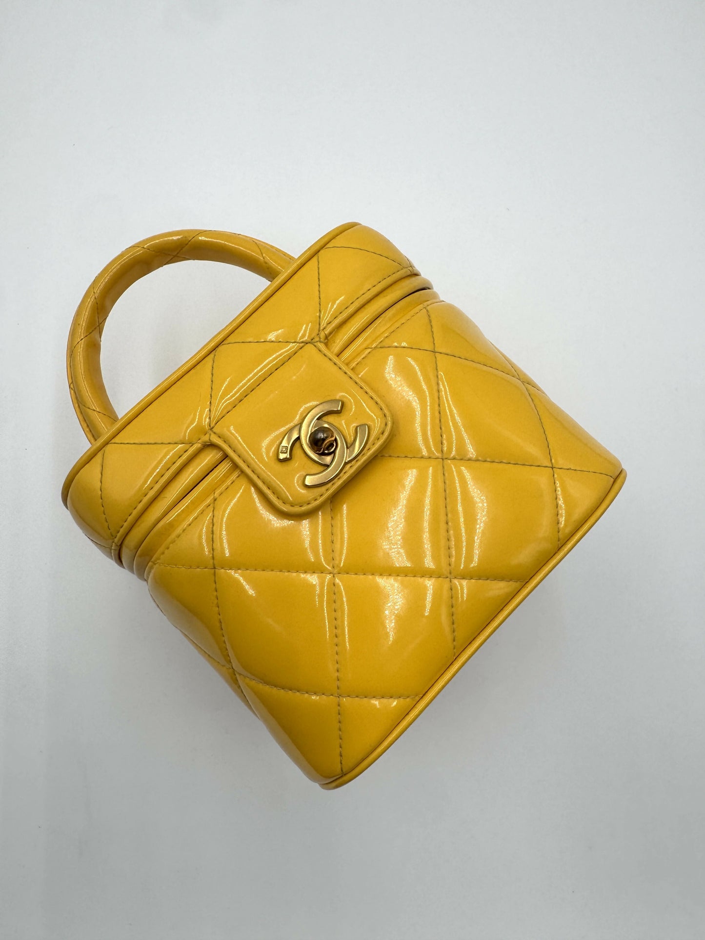 Chanel Chanel 19 Shoulder Bag - Rovelle Bags
