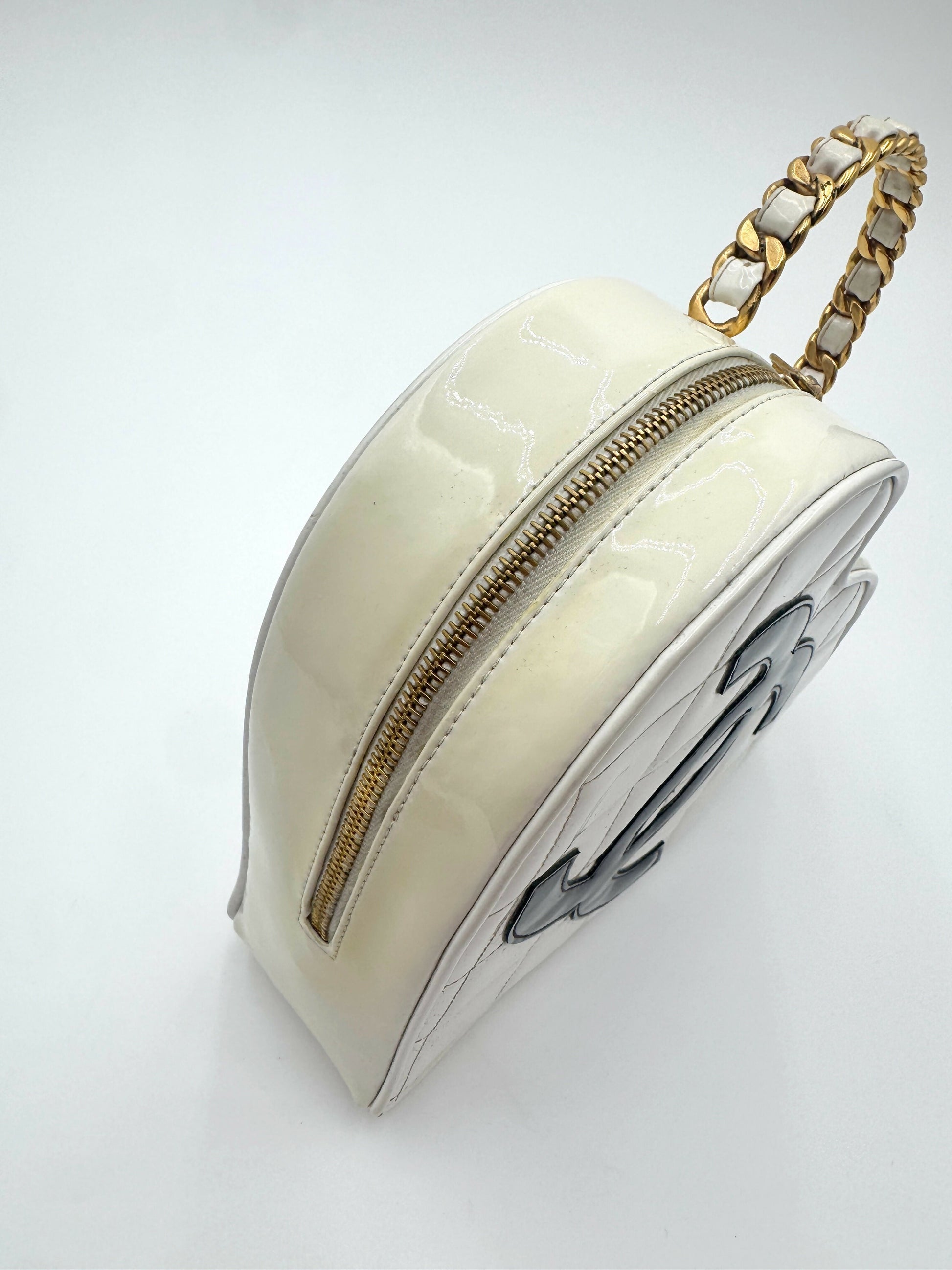 Chanel Chanel 19 Shoulder Bag - Rovelle Bags