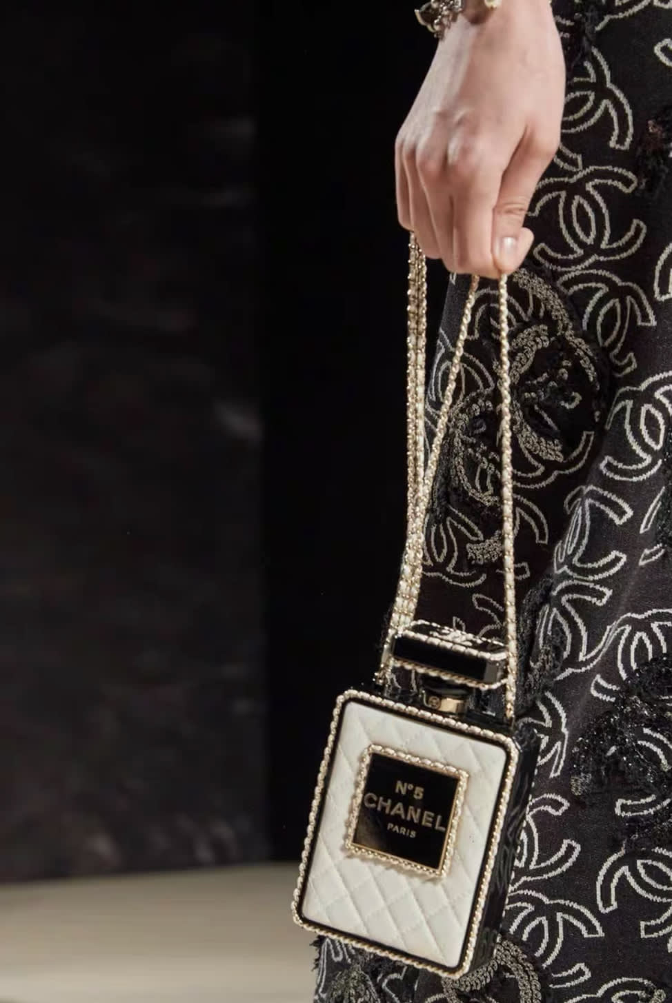 Chanel Chanel 22 Shoulder Bag - Rovelle Bags