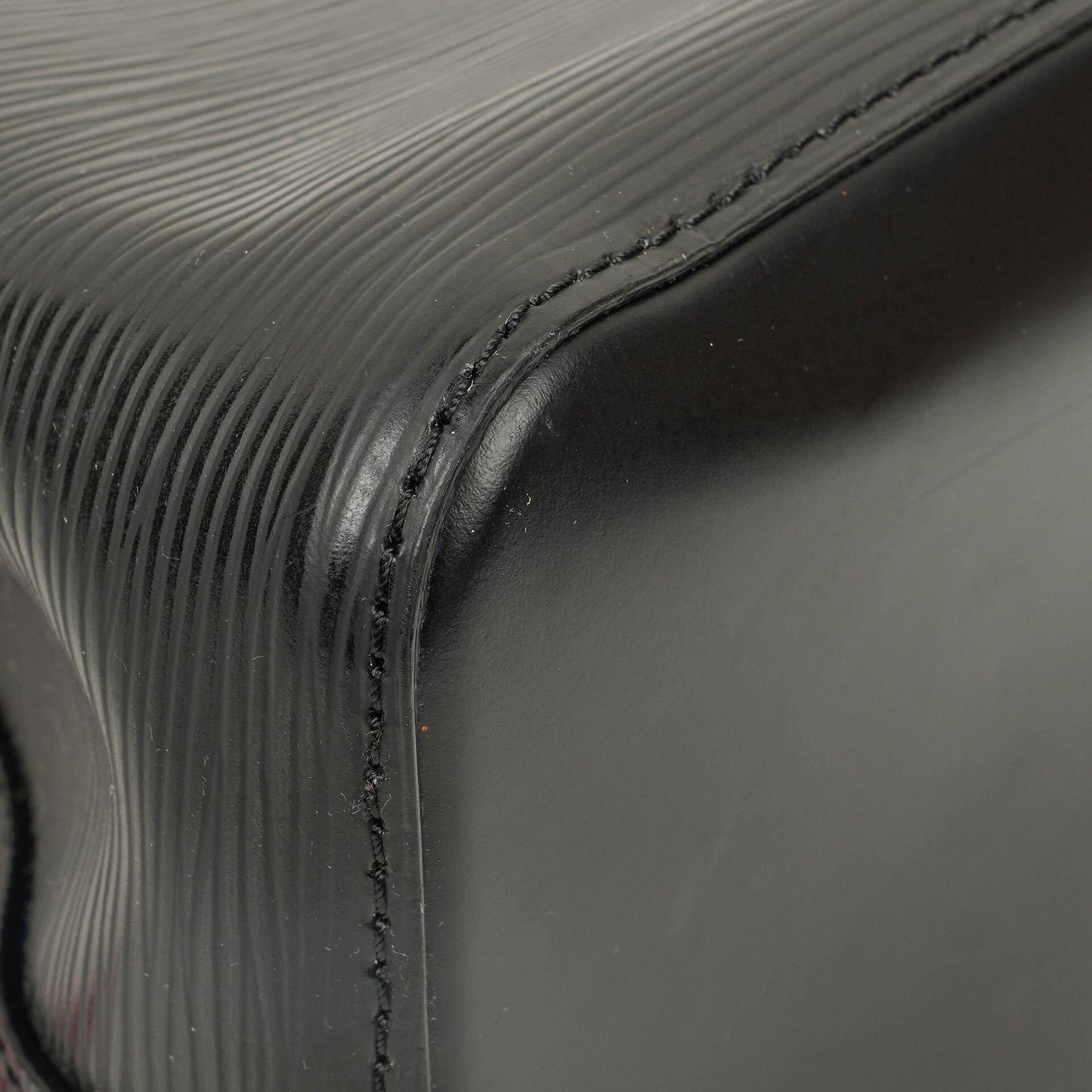 Louis Vuitton NéoNoé BB Noir Safran EPI Leather Bag