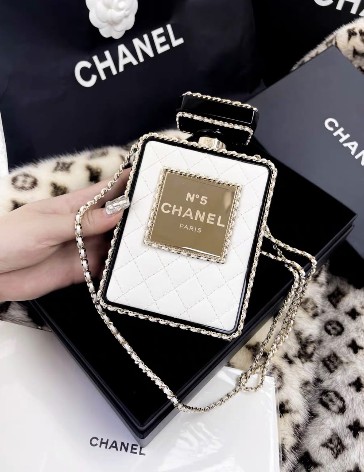 Chanel Chanel 22 Shoulder Bag - Rovelle Bags