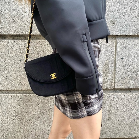 CHANEL 24k gold cloth shoulder bag
