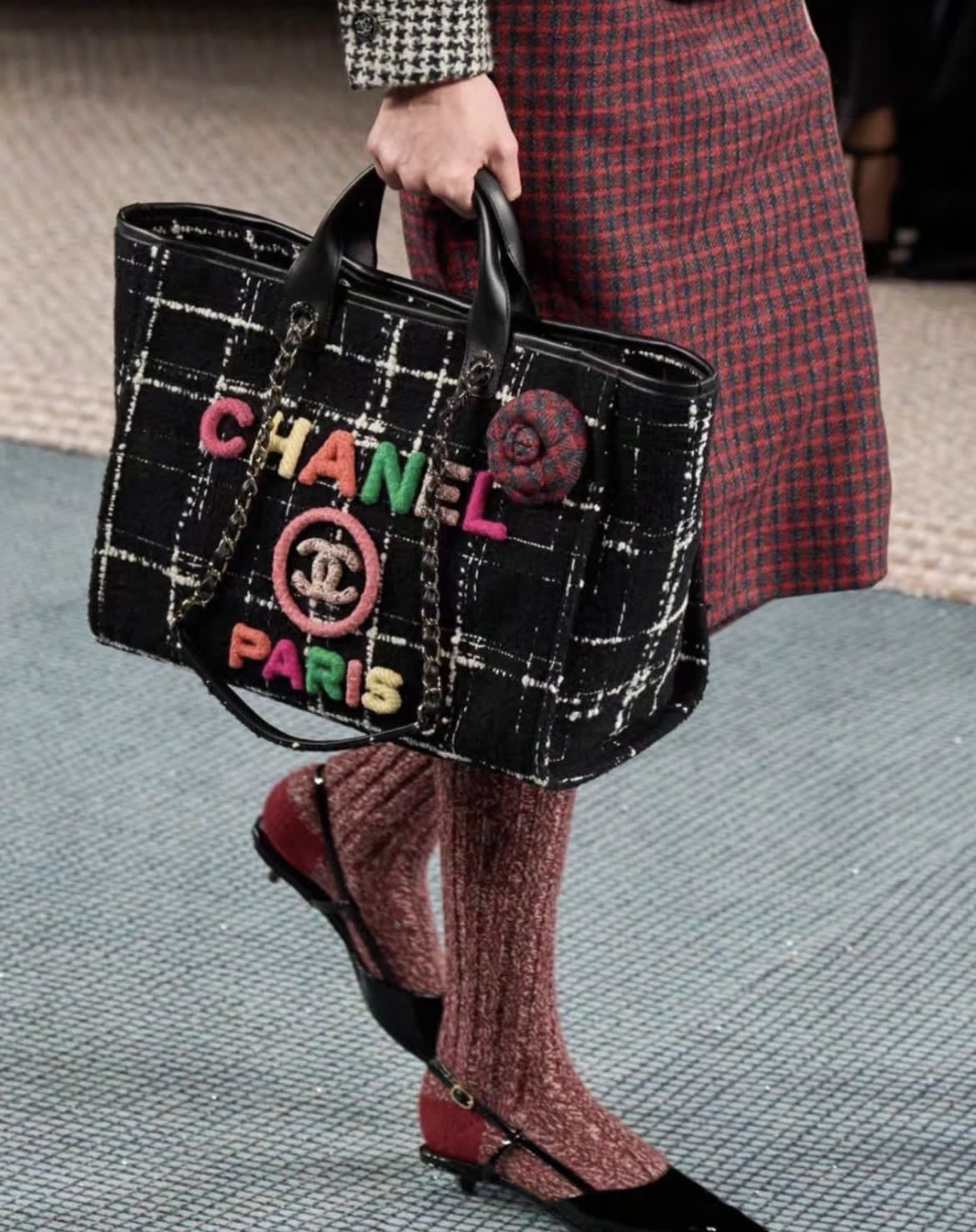 Chanel Chanel 22 Shoulder Bag - Rovelle Bags