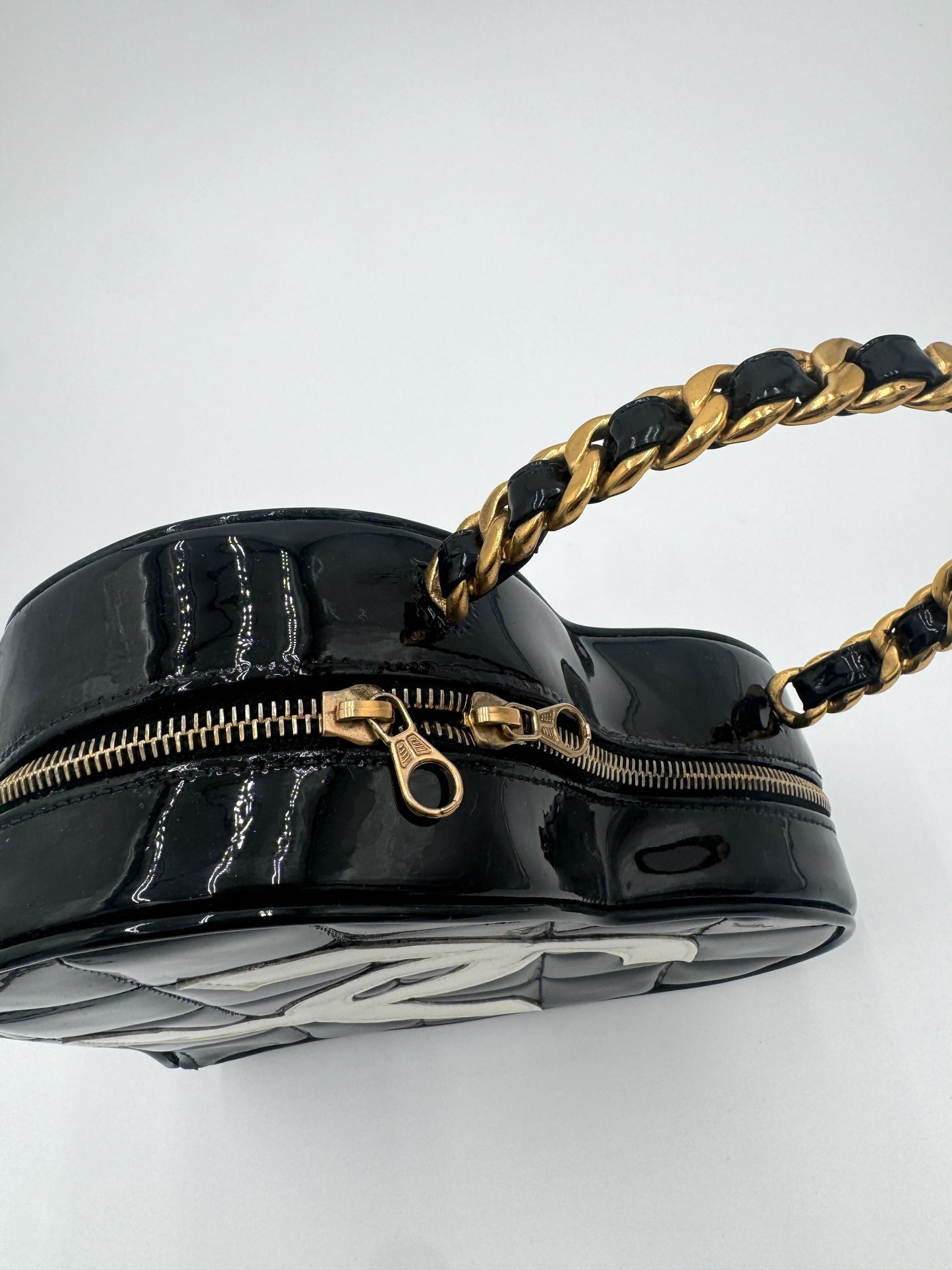 Chanel Chanel 19 Shoulder Bag - Rovelle Bags
