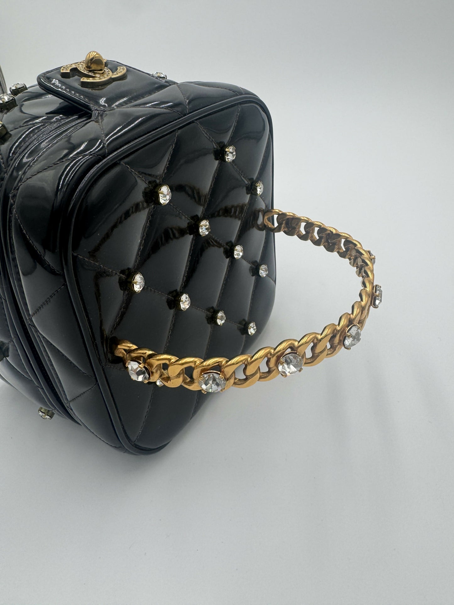 Chanel Chanel 19 Shoulder Bag - Rovelle Bags