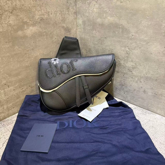?Un Dior full leather saddle bag
