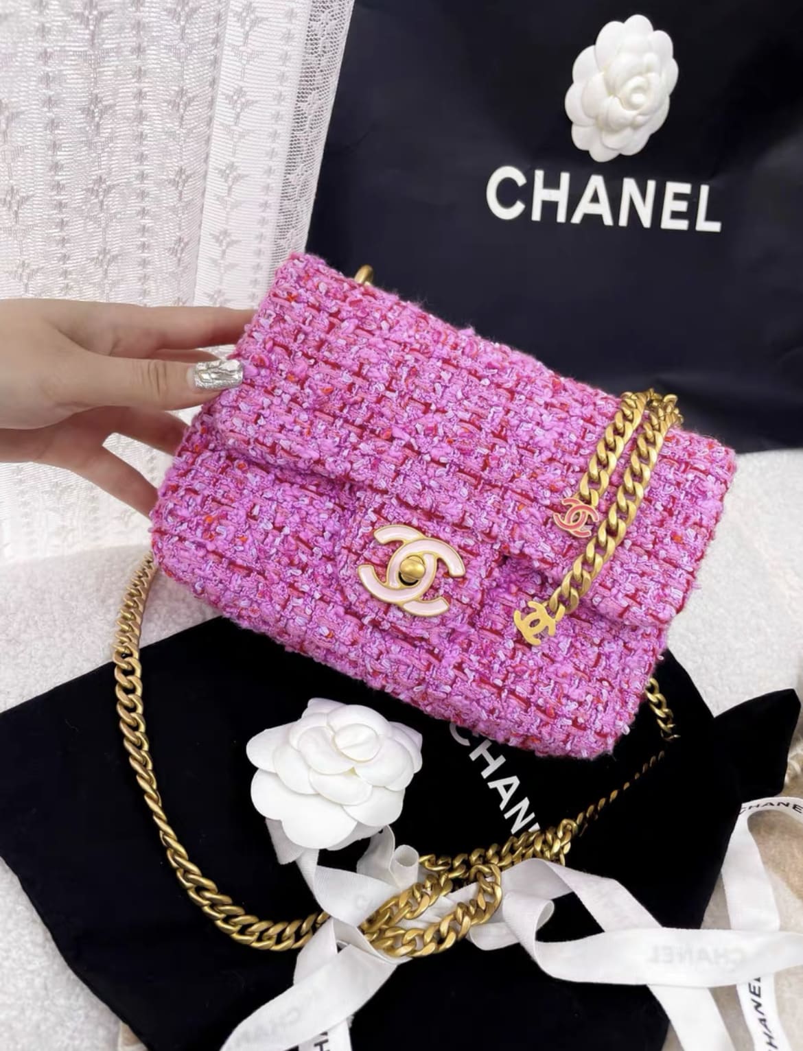 Chanel Chanel 22 Tweed Pink Shoulder Bag