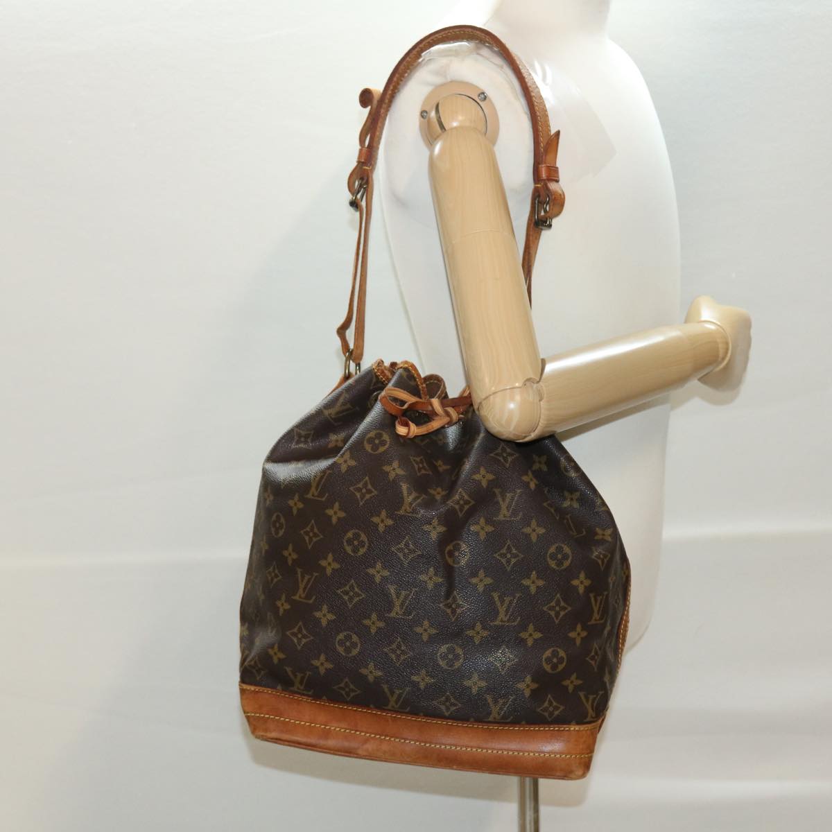 LOUIS VUITTON Monogram Noe Shoulder Bag M42224 LV rd4728