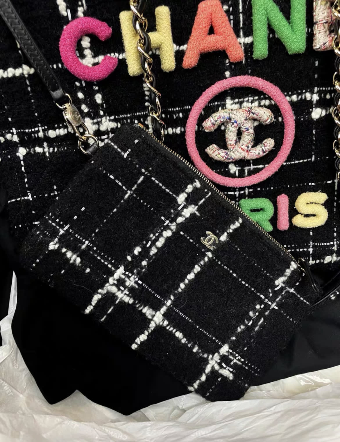 Chanel Chanel 22 Shoulder Bag - Rovelle Bags