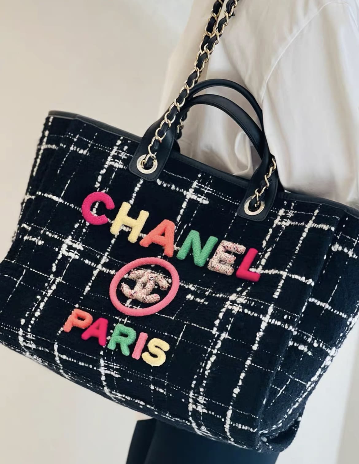 Chanel Chanel 22 Shoulder Bag - Rovelle Bags