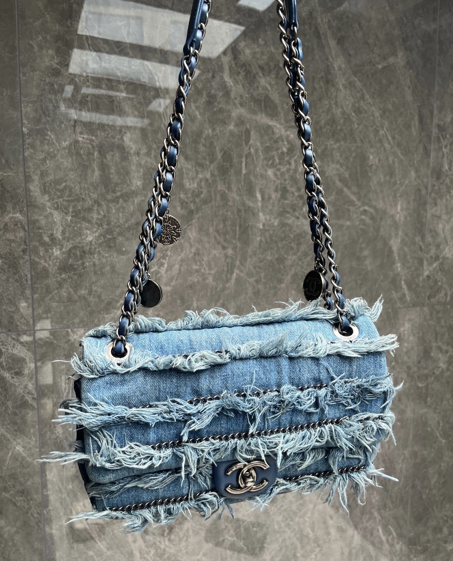 Chanel Luxury Leather Handbag Style 16