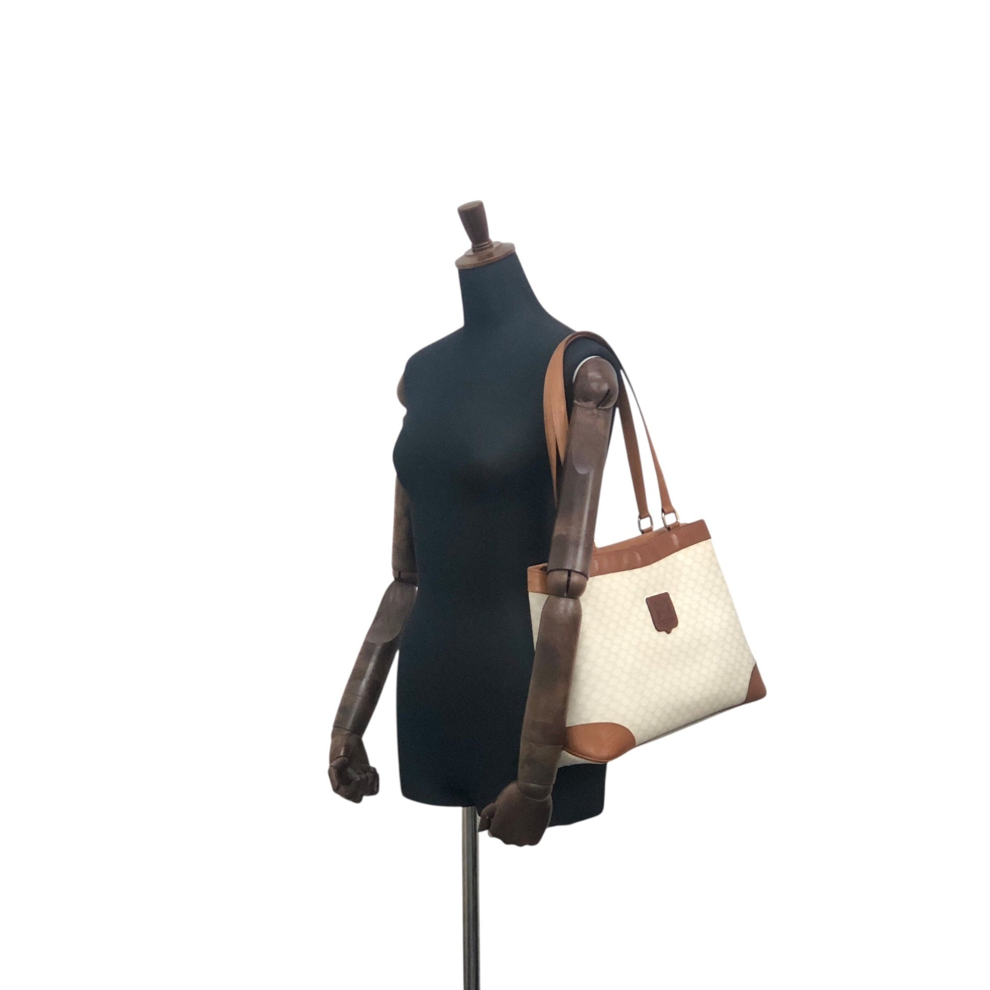 CELINE Handbag White jebkgk