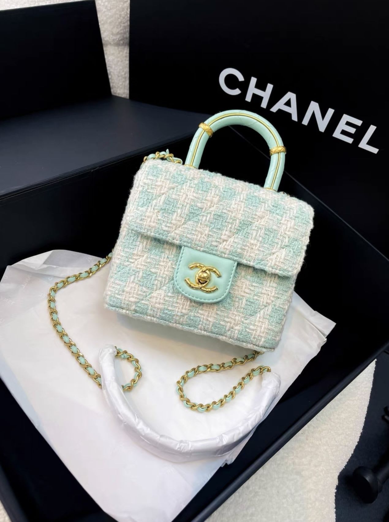 Chanel Luxury Leather Green Handbag