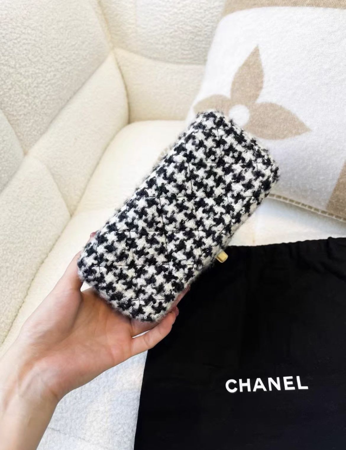 Chanel Chanel 22 Shoulder Bag - Rovelle Bags