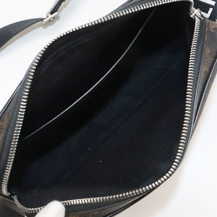 CELINE 19450 2CIM.38OG Medium messenger Triomphe Shoulder Bag black Women