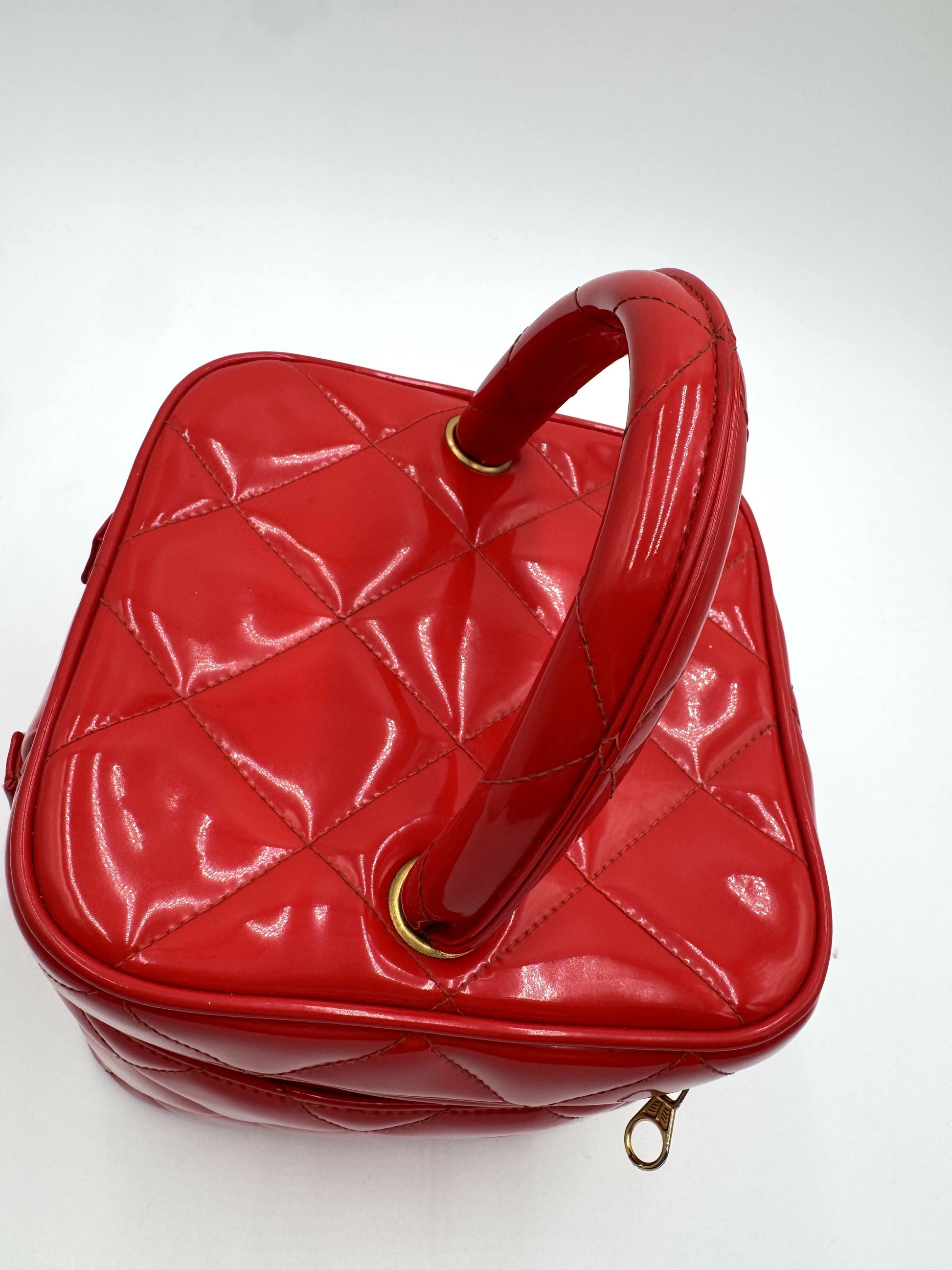 Chanel Chanel 19 Shoulder Bag - Rovelle Bags