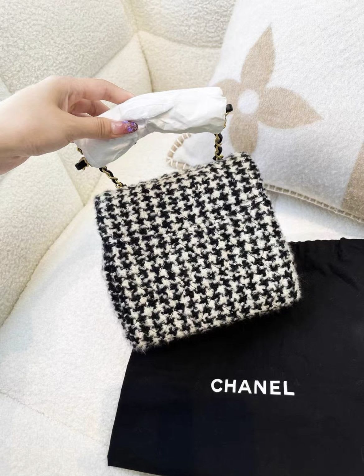 Chanel Chanel 22 Shoulder Bag - Rovelle Bags