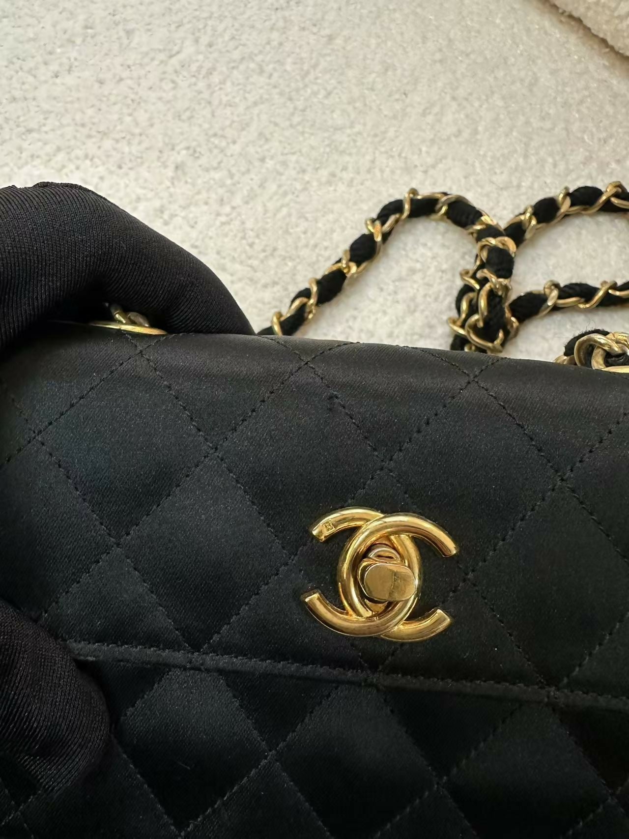 Chanel Chanel 19 Shoulder Bag - Rovelle Bags