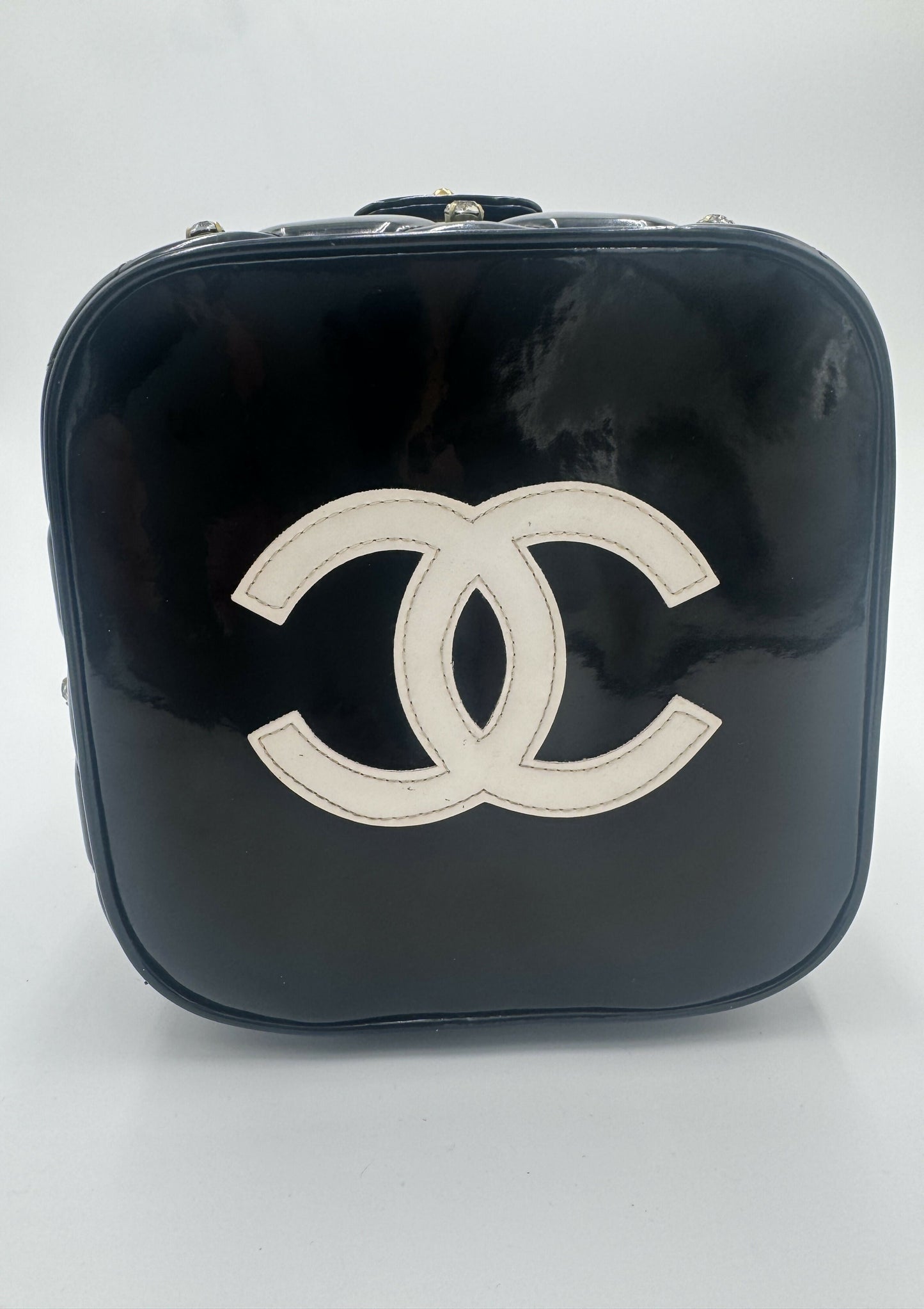 Chanel Chanel 19 Shoulder Bag - Rovelle Bags