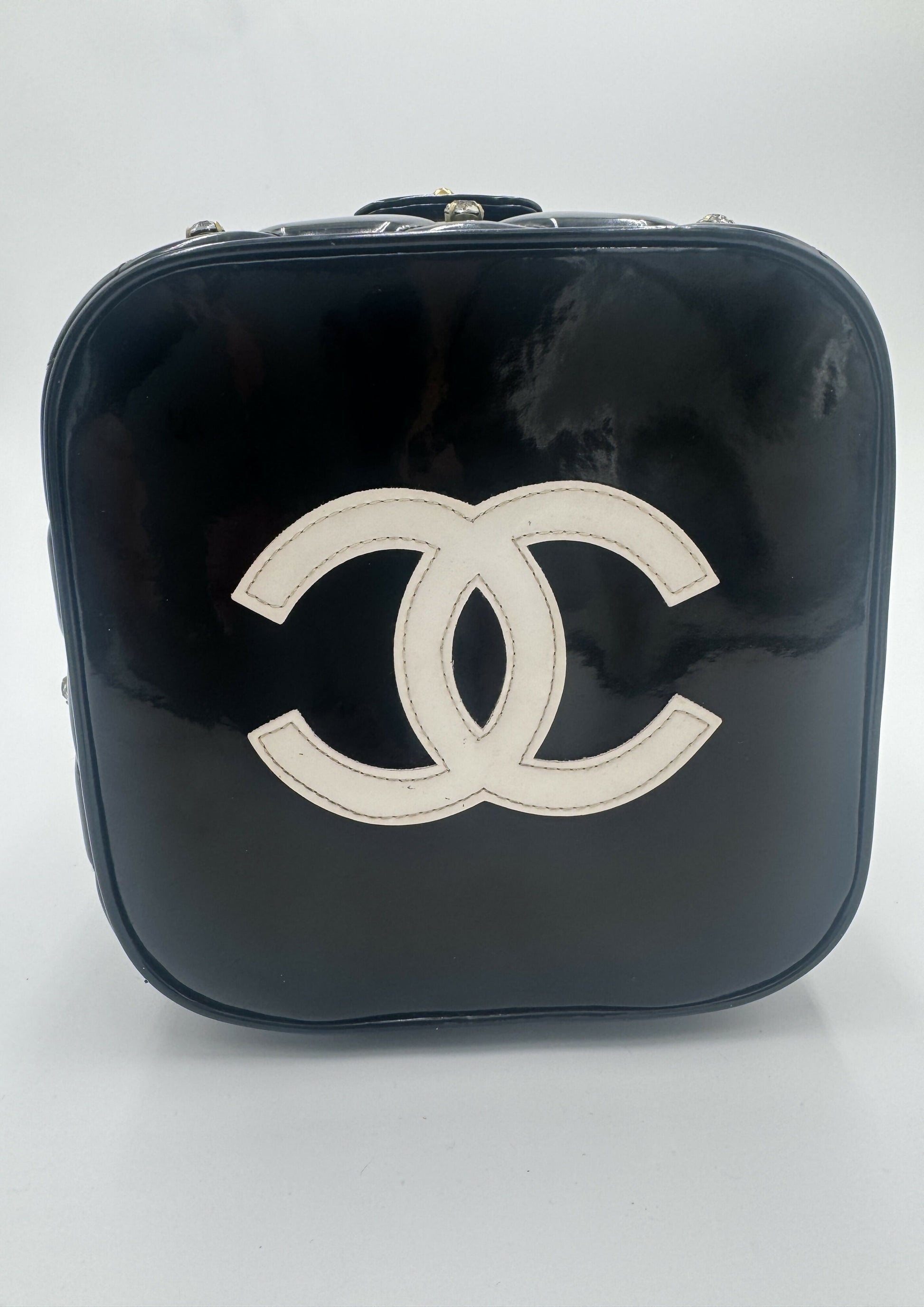 Chanel Chanel 19 Shoulder Bag - Rovelle Bags
