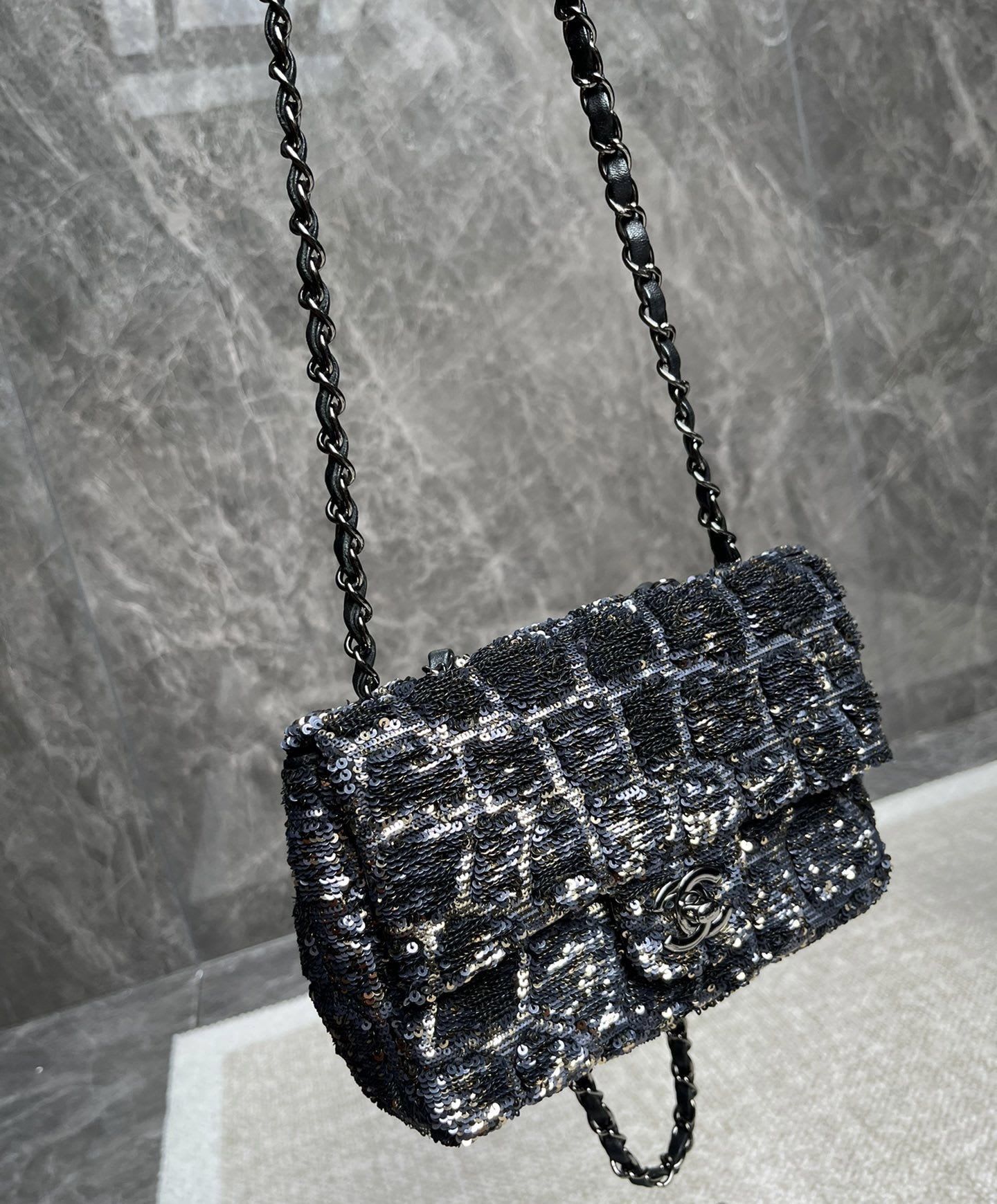 Chanel Luxury Leather Handbag Style 8