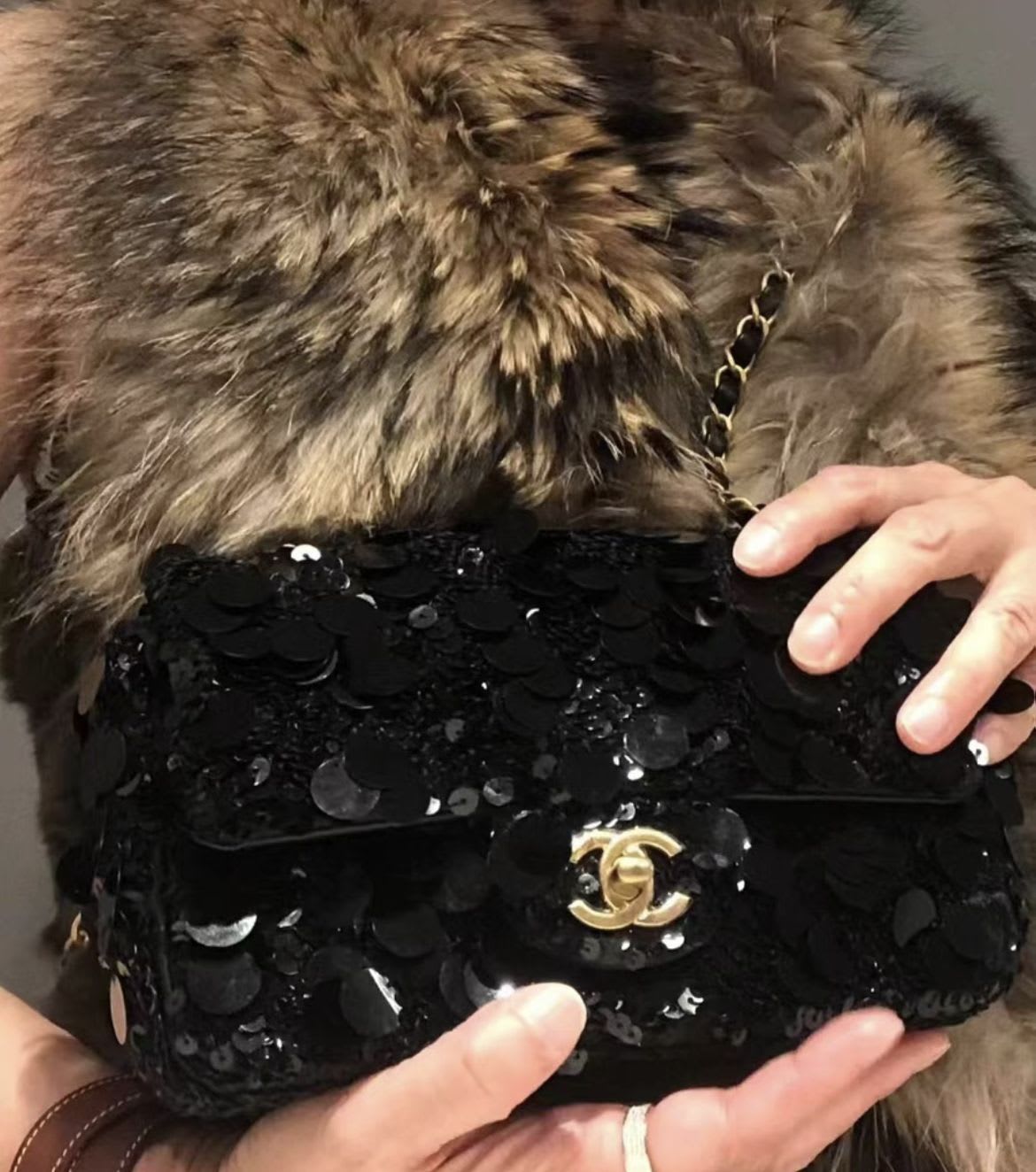 Chanel Chanel 22 Shoulder Bag - Rovelle Bags