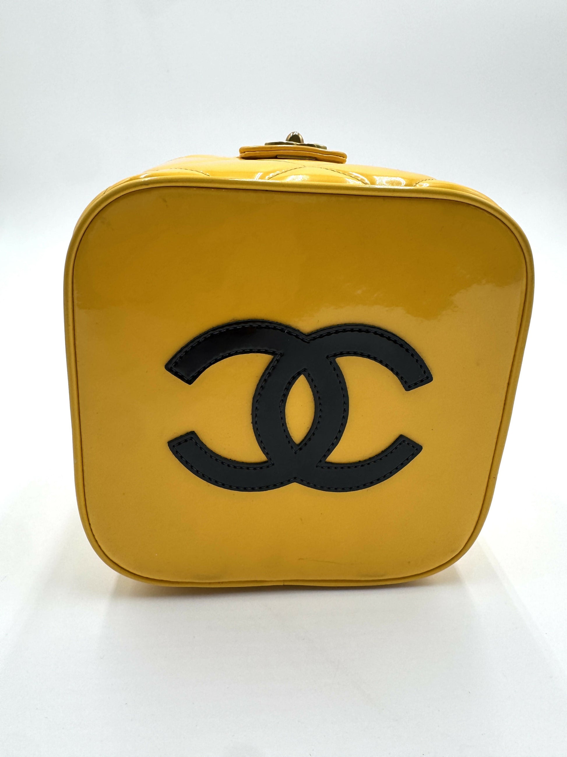 Chanel Chanel 19 Shoulder Bag - Rovelle Bags
